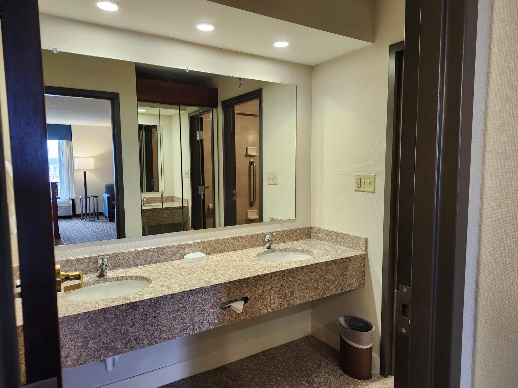 Heritage Inn & Suites St Louis Fenton, Trademark By Wyndham المظهر الخارجي الصورة